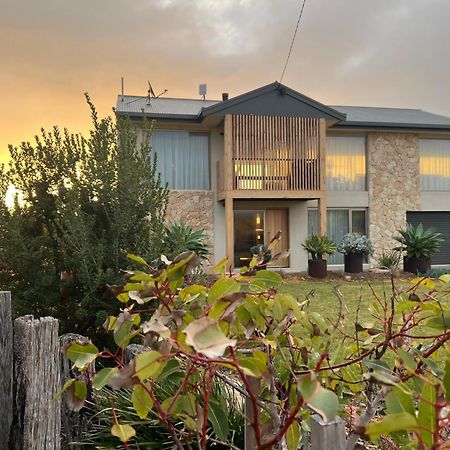 Sunsets On Martyrs Coastal Luxury Beach House Peterborough Exterior photo