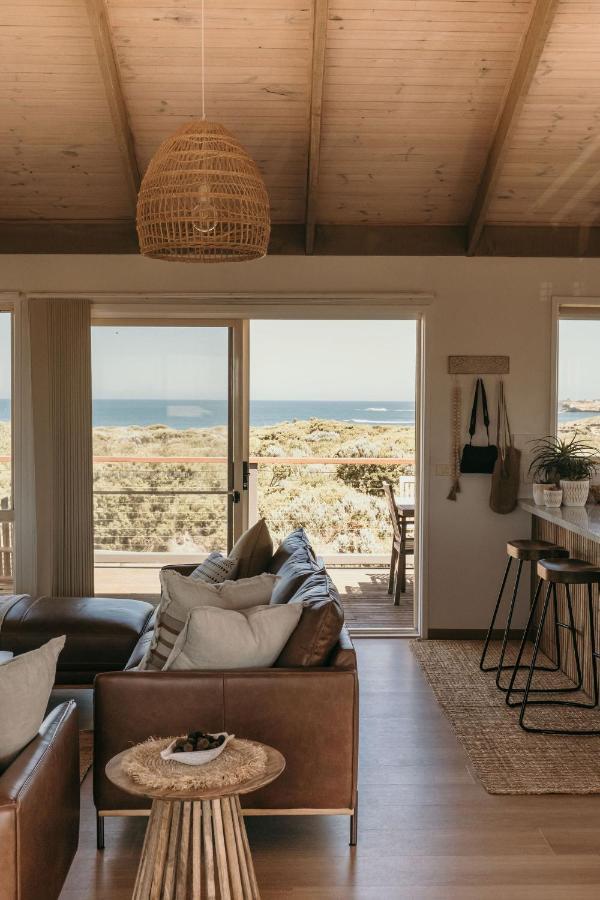 Sunsets On Martyrs Coastal Luxury Beach House Peterborough Exterior photo